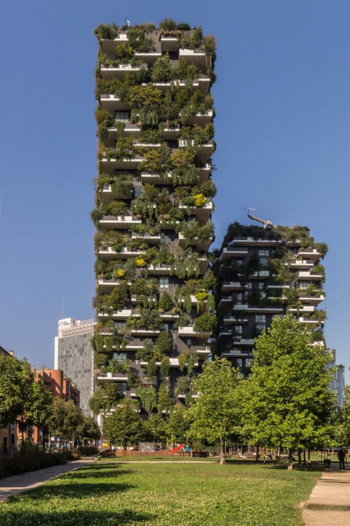 Questa immagine ha l'attributo alt vuoto; il nome del file è Bosco-Verticale-Vertical-Forest-towers-Milan-Stefano-Boeri-03-Inexhibit-682x1024.jpg